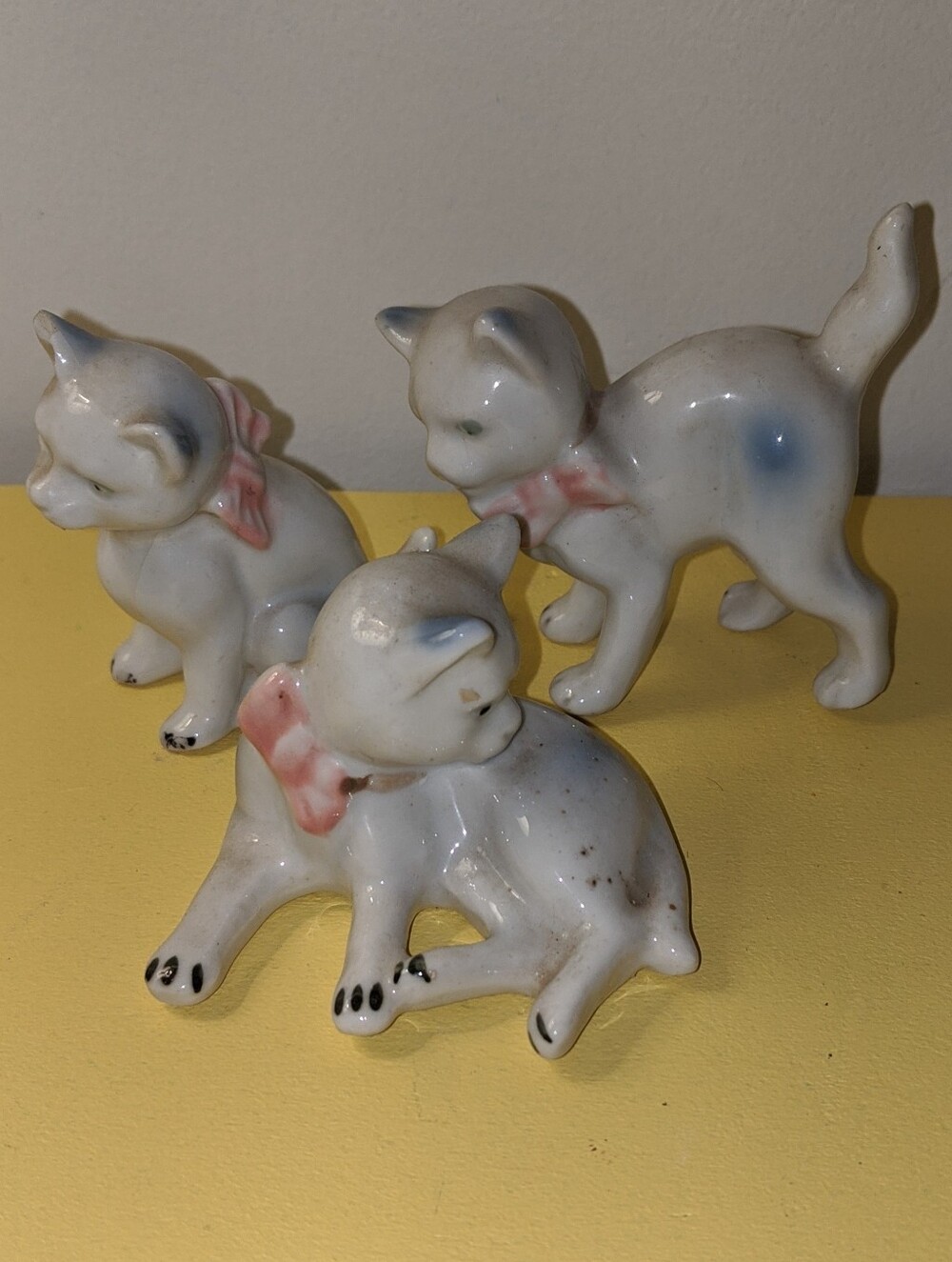 Vintage Porcelain Cat Figurine Trio With Bows 🎀🐈